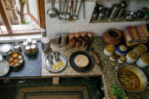 Stainless Steel vs Nonstick vs Aluminum Utensils: Which is Better for Your Kitchen?